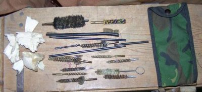 KIT DI PULIZIA (FORSE SA 80) CON CUSTODIA WOODLAND