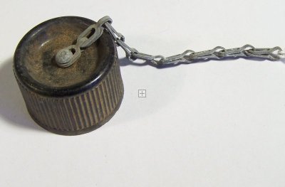 US CANTEEN CAP M1942 PLASTIC WITH CHAIN ORIGINAL AS NEW